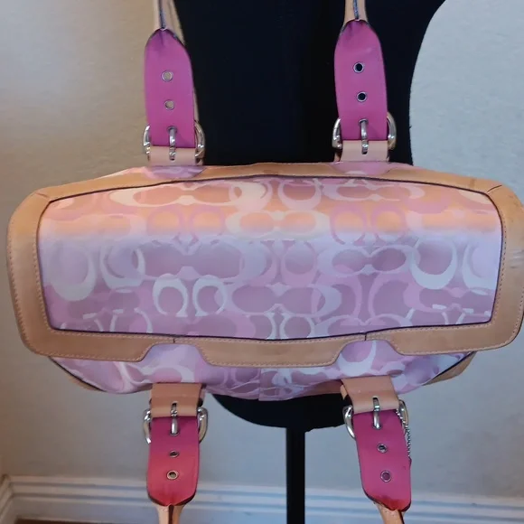 🩷Coach Y2k Pink Optic Shoulder Bag 🩷💕 - Picture 4 of 17